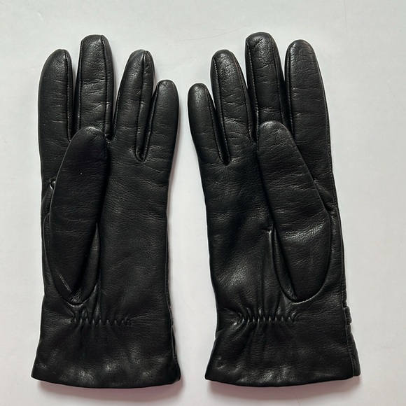 Vintage Aris Isotoner butter soft black leather gloves with knot detail - Picture 4 of 8